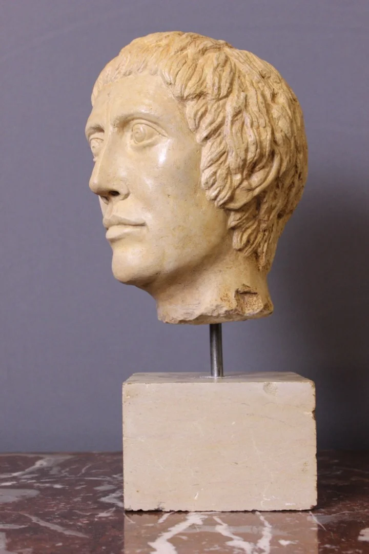 BUSTO DE PIEDRA