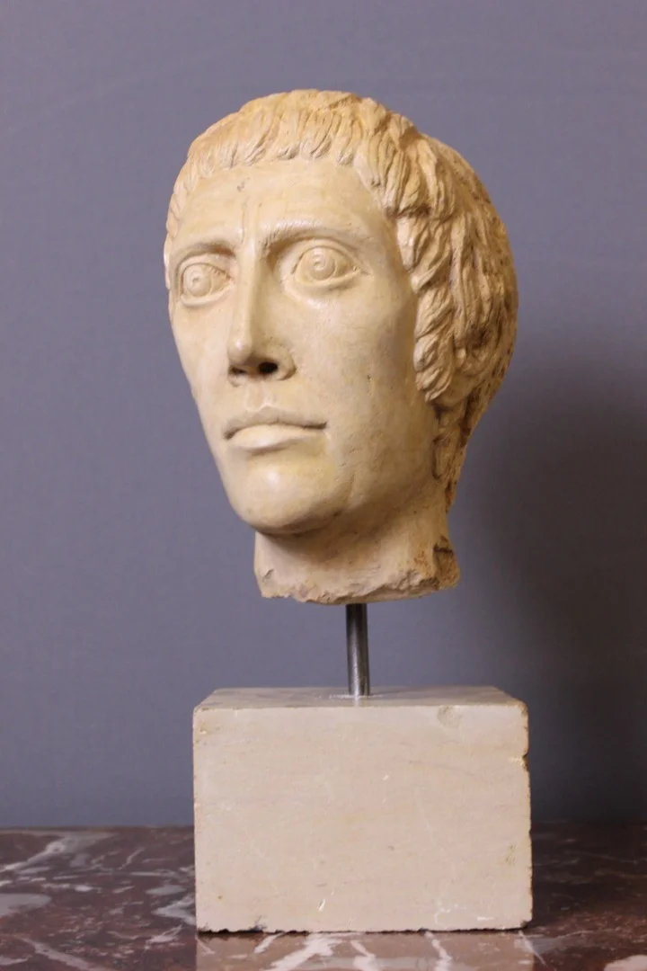 BUSTO DE PIEDRA
