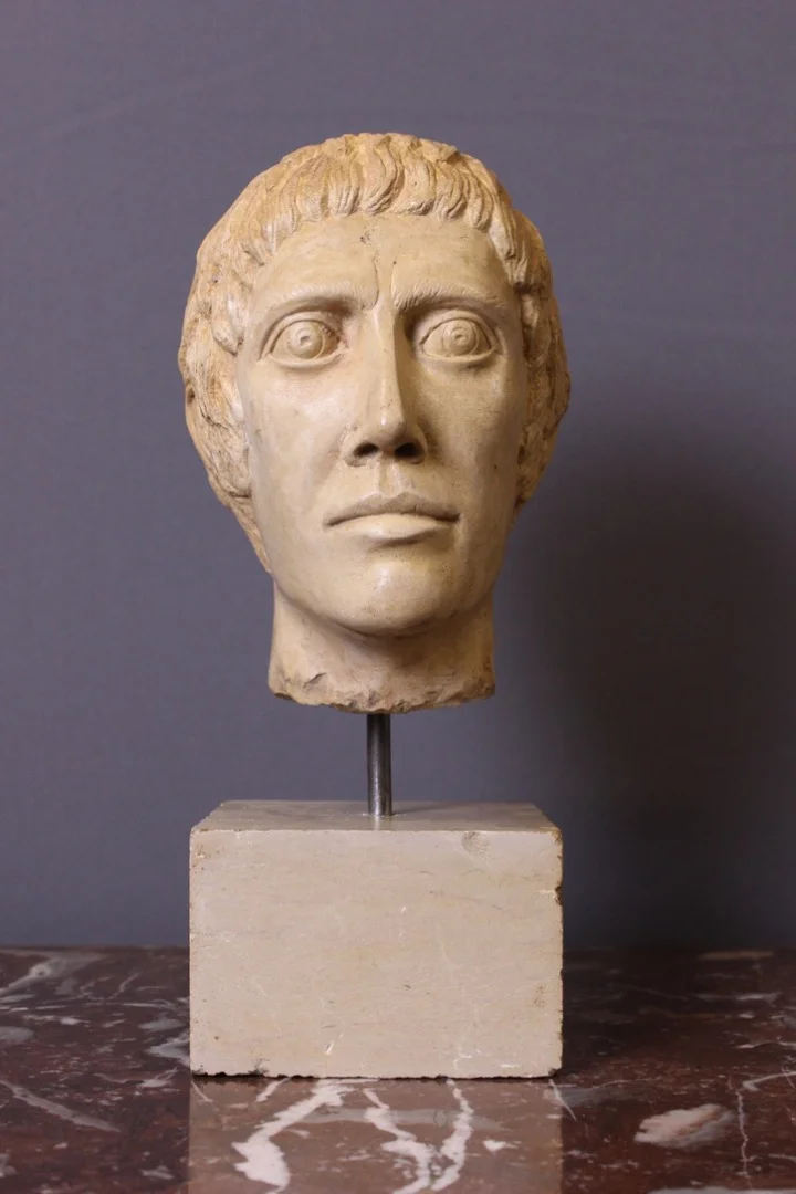 BUSTO DE PIEDRA