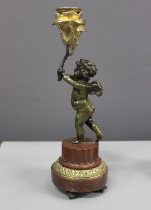Pendule Borne Surmonté d'Un Putti Vers 1880