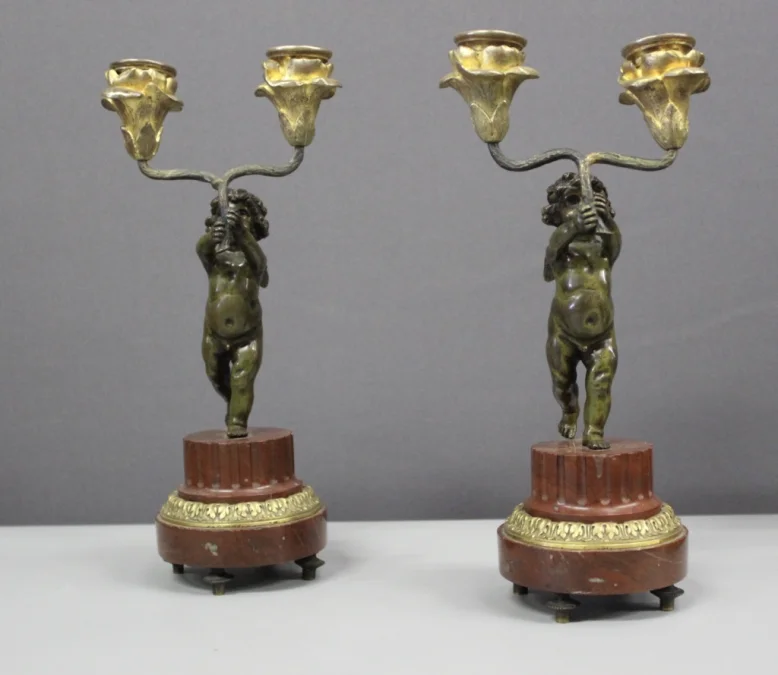 Pendule Borne Surmonté d'Un Putti Vers 1880