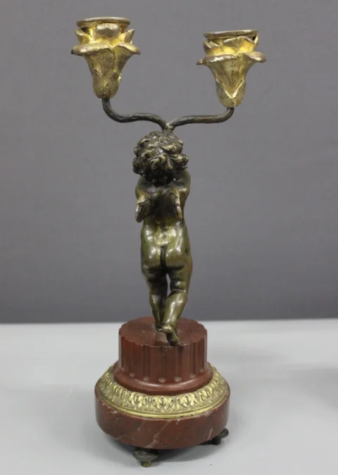 Pendule Borne Surmonté d'Un Putti Vers 1880