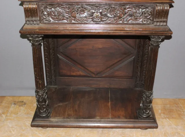 Petit Cabinet En Noyer En Partie XVII Siècle