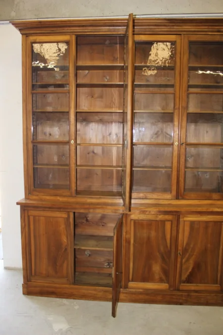 Bibliothèque quatre portes En Noyer Vers 1830