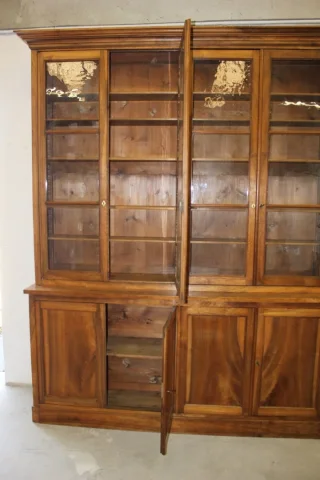Bibliothèque quatre portes En Noyer Vers 1830