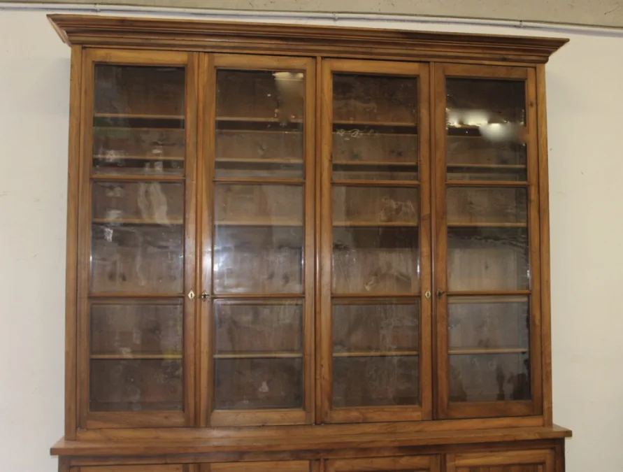 Bibliothèque quatre portes En Noyer Vers 1830