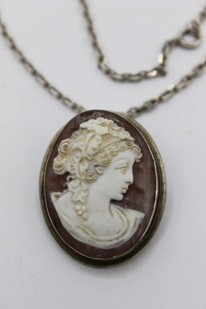 CAMEO BROOCH