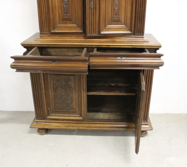 Meuble Deux Corps à Retrait Louis XIII En Noyer Fin XVII
