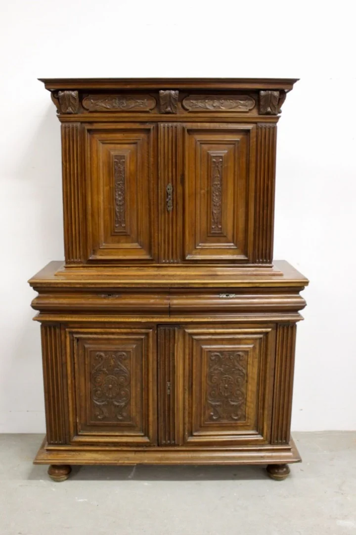 Meuble Deux Corps à Retrait Louis XIII En Noyer Fin XVII