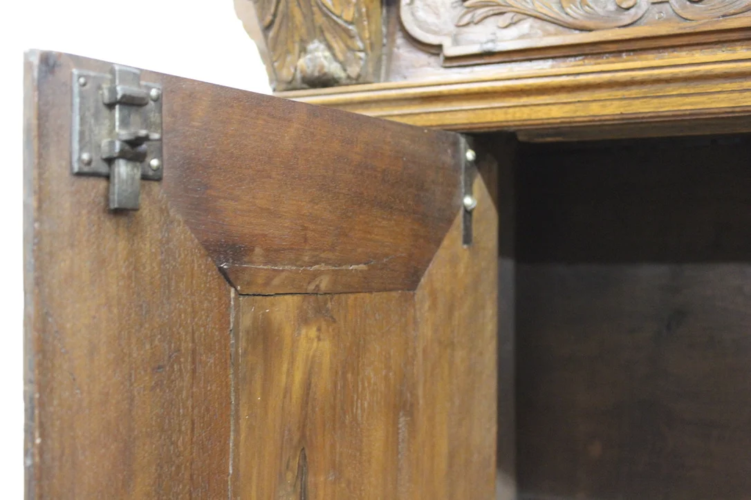 Meuble Deux Corps à Retrait Louis XIII En Noyer Fin XVII