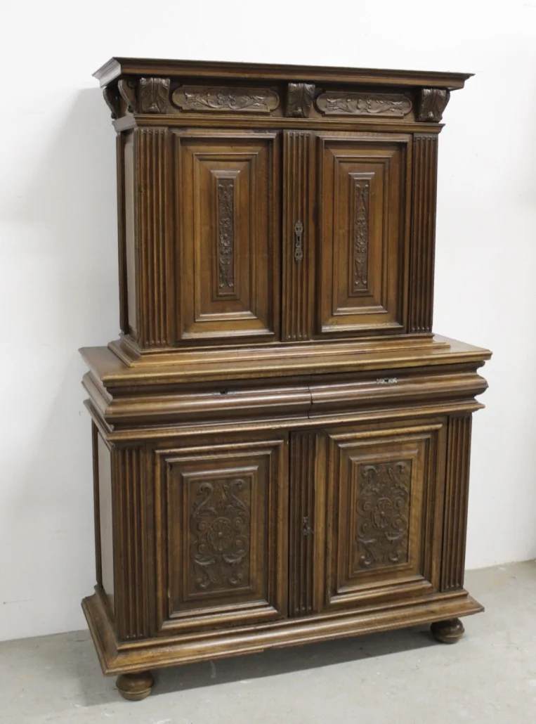 Meuble Deux Corps à Retrait Louis XIII En Noyer Fin XVII