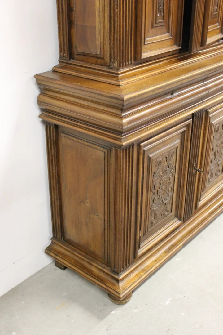 Meuble Deux Corps à Retrait Louis XIII En Noyer Fin XVII