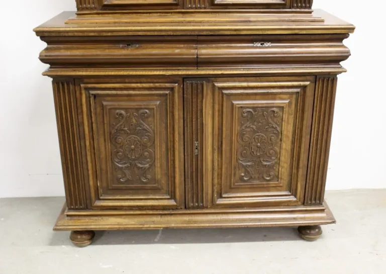 Meuble Deux Corps à Retrait Louis XIII En Noyer Fin XVII