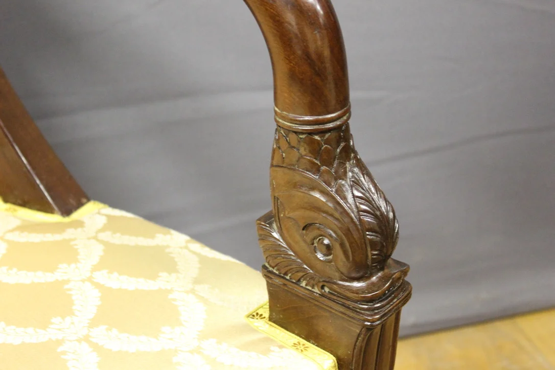 Paire De Fauteuils Gondoles Aux Dauphins En Acajou