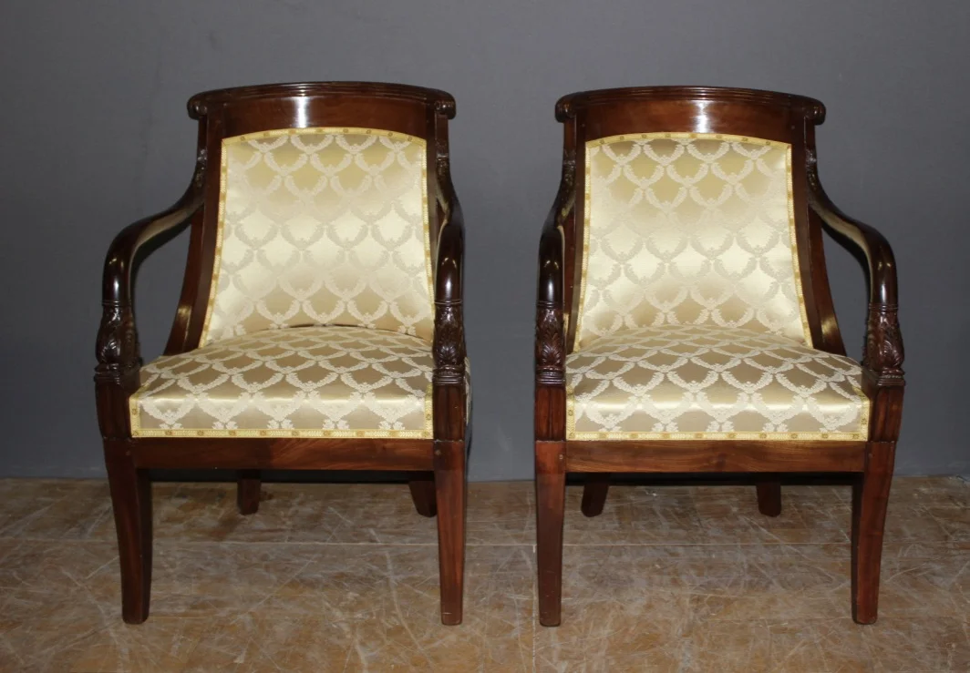 Paire De Fauteuils Gondoles Aux Dauphins En Acajou