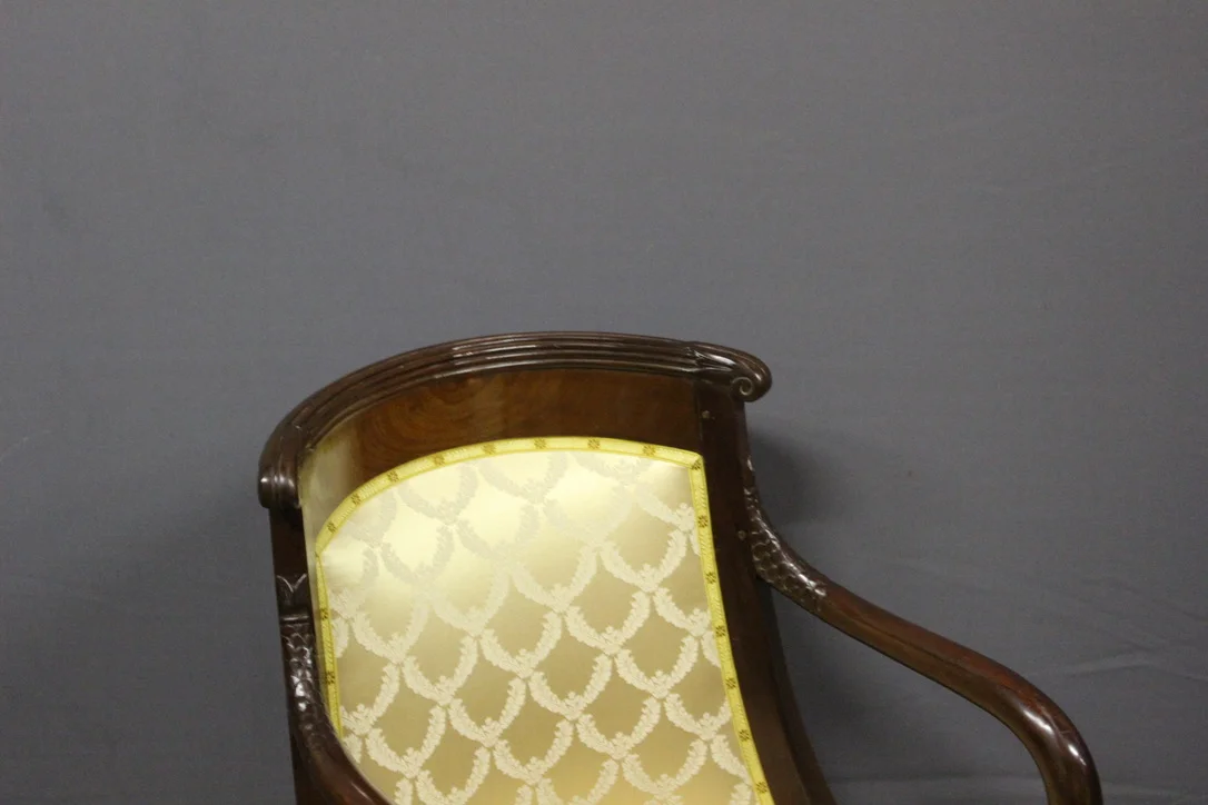 Paire De Fauteuils Gondoles Aux Dauphins En Acajou