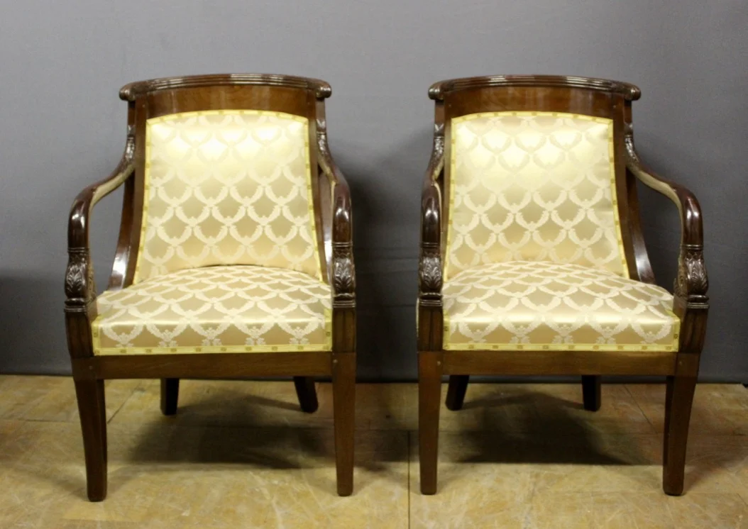 Paire De Fauteuils Gondoles Aux Dauphins En Acajou