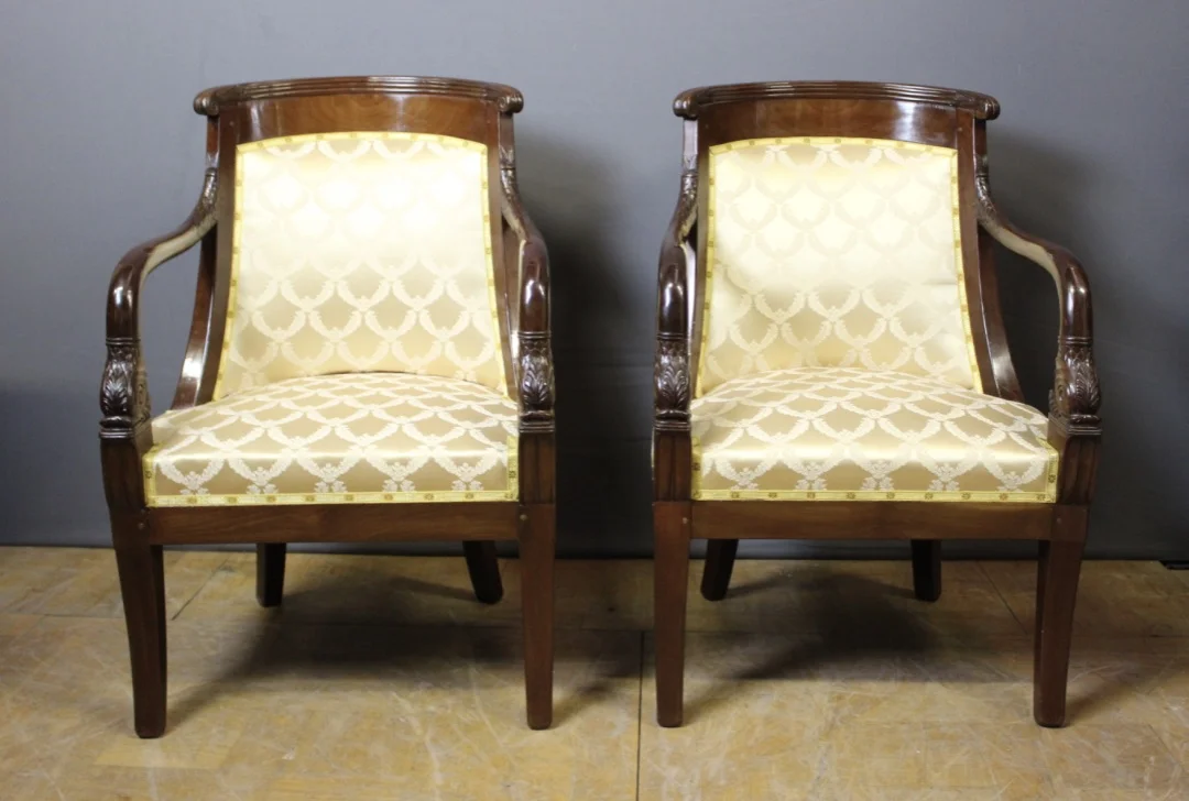 Paire De Fauteuils Gondoles Aux Dauphins En Acajou