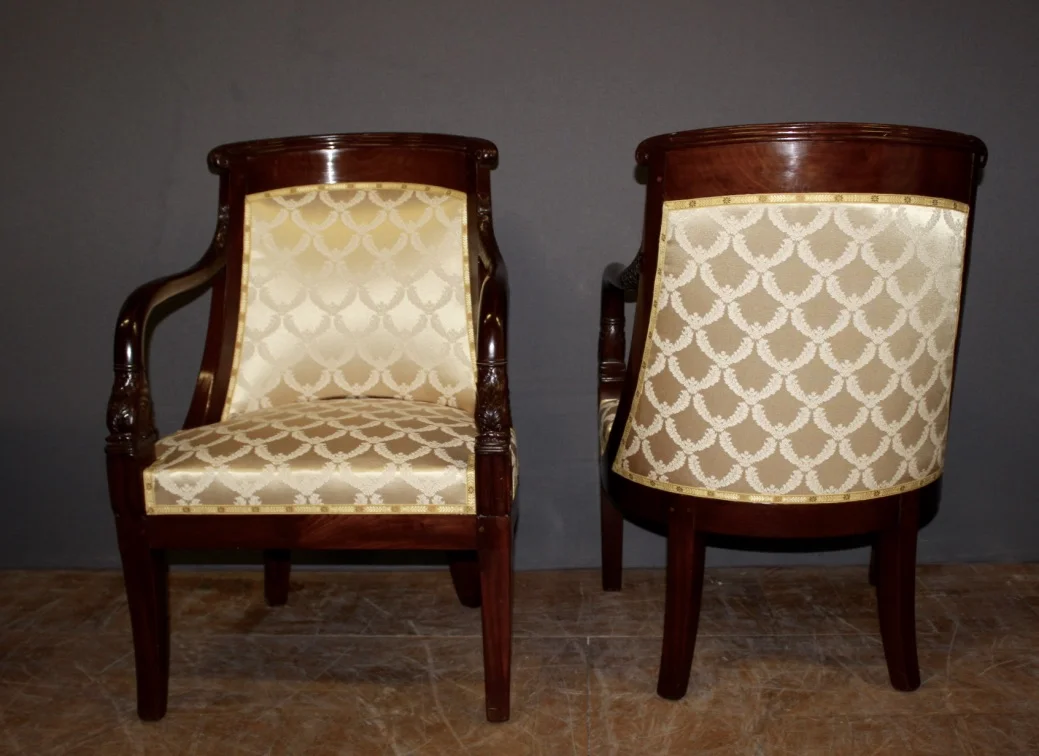 Paire De Fauteuils Gondoles Aux Dauphins En Acajou
