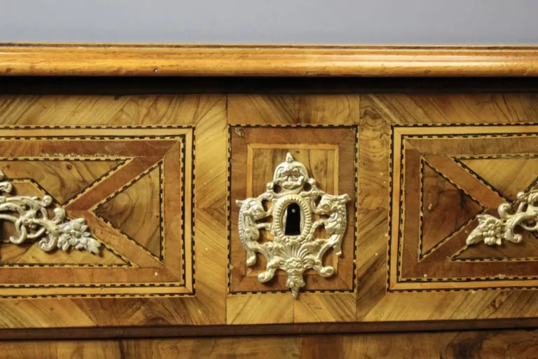 KOMMODE AUS DER LOUIS-XIV-ZEIT