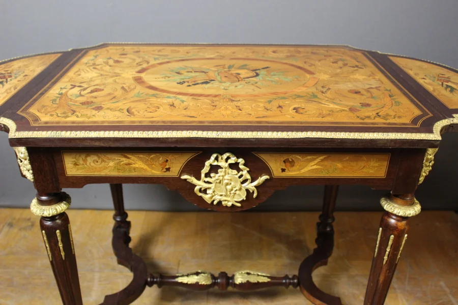Table De Milieu Napoléon III En Marqueterie Vers 1880