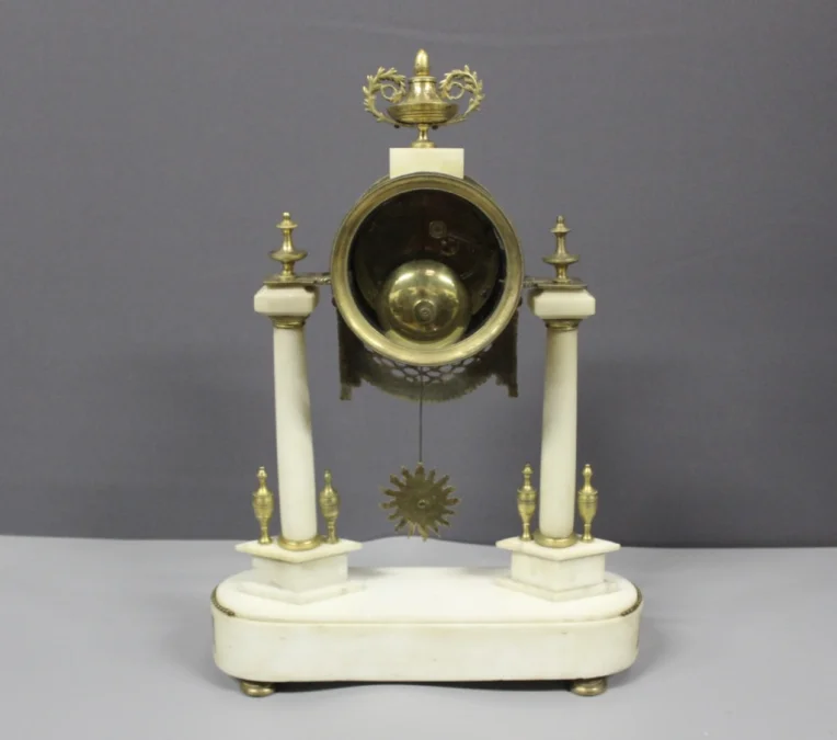 Pendule Louis XVI En Marbre Et Bronze Vers 1800