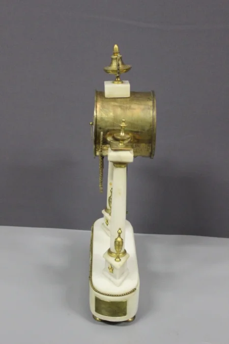 Pendule Louis XVI En Marbre Et Bronze Vers 1800