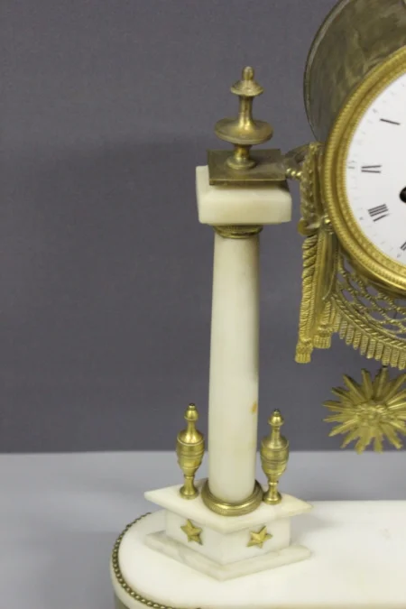 Pendule Louis XVI En Marbre Et Bronze Vers 1800