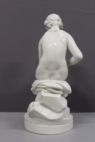 ESTATUILLA DE PORCELANA DE VENUS