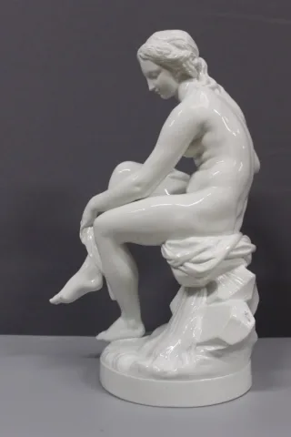 ESTATUILLA DE PORCELANA DE VENUS