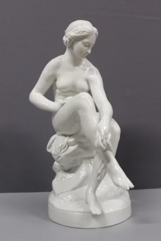 ESTATUILLA DE PORCELANA DE VENUS