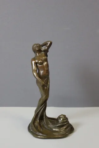 БРОНЗОВАЯ СТАТУЭТКА