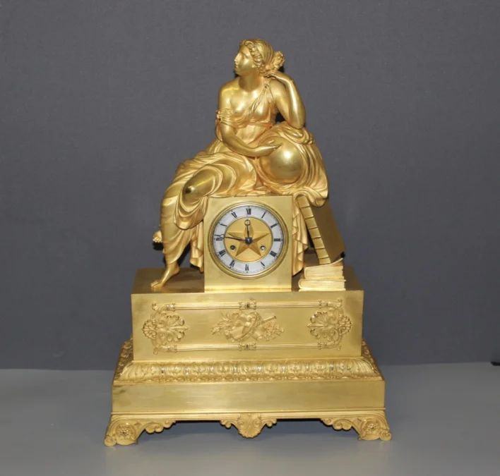 Pendule Restauration En Bronze Doré , Allégorie à l'Astronomie Début XIX