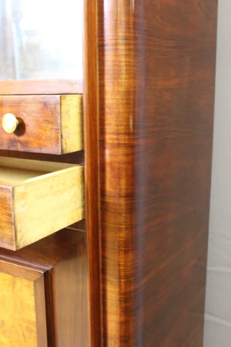 SILBERSCHRANK AUS DER ART DECO-ZEIT