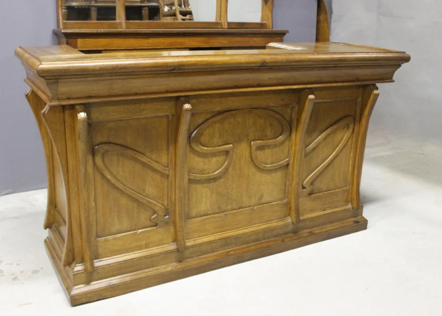 Bar Art Nouveau Et Son Verrier En Chêne Vers 1900