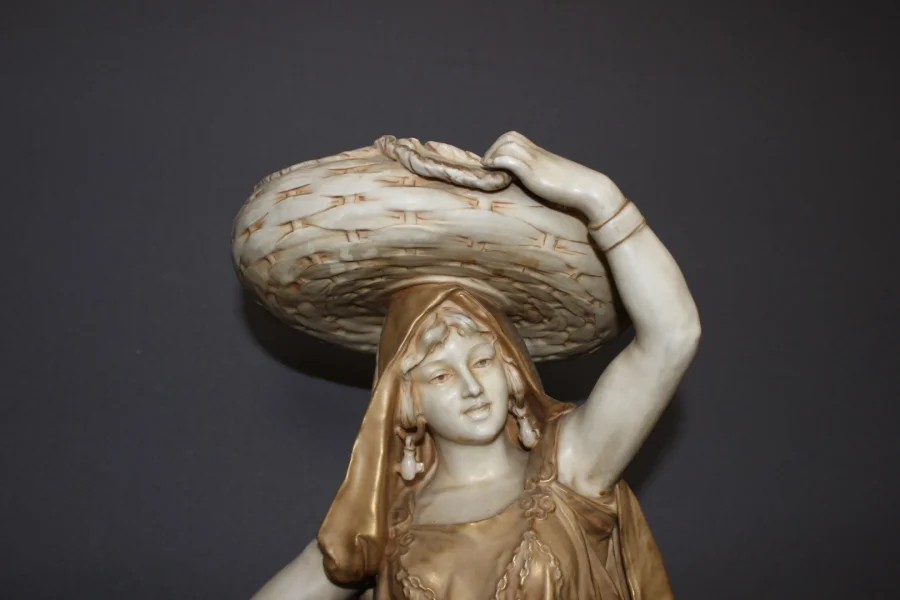 PORCELAIN FIGURE