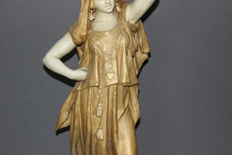PORCELAIN FIGURE