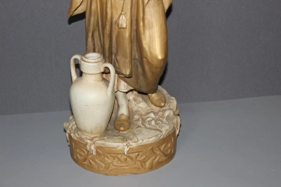 PORCELAIN FIGURE