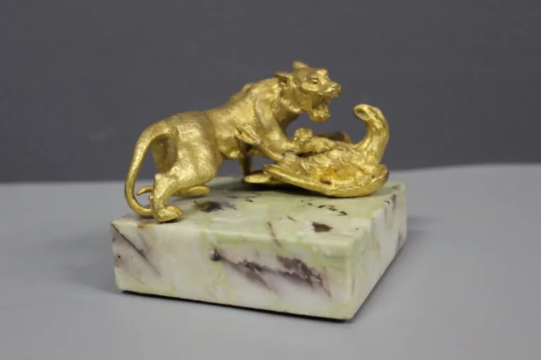 Bronze Doré , Tigre Attaquant Un Aigle Vers 1900
