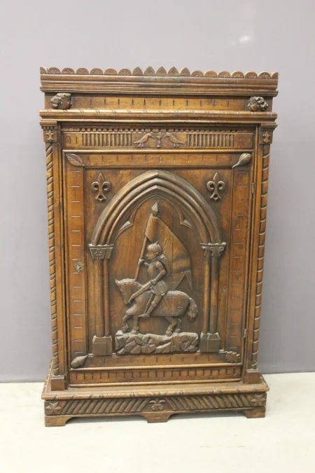 Bonnetière De Style Henri II En Chêne à Décor De Jeanne d'Arc Fin XIX