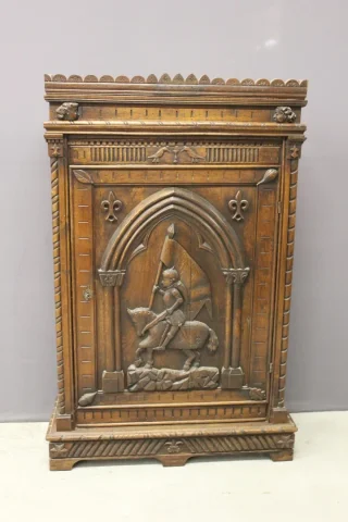 Bonnetière De Style Henri II En Chêne à Décor De Jeanne d'Arc Fin XIX