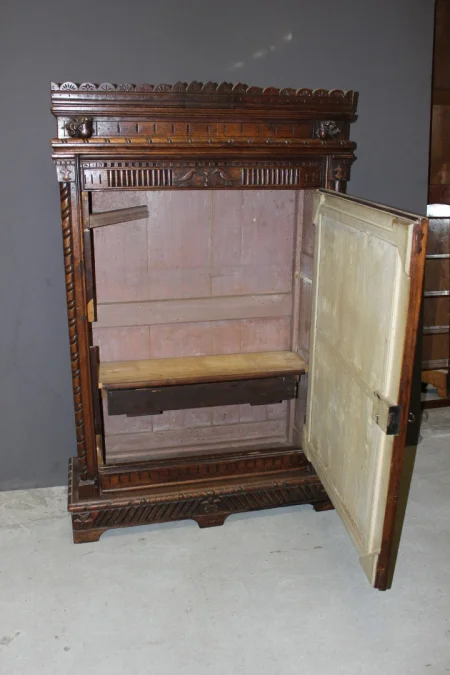 Bonnetière De Style Henri II En Chêne à Décor De Jeanne d'Arc Fin XIX