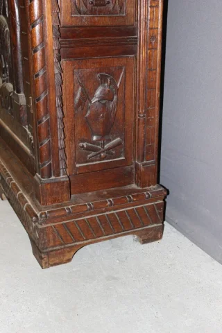 Bonnetière De Style Henri II En Chêne à Décor De Jeanne d'Arc Fin XIX