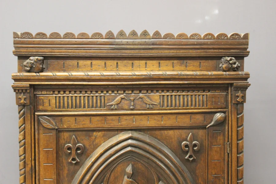 Bonnetière De Style Henri II En Chêne à Décor De Jeanne d'Arc Fin XIX