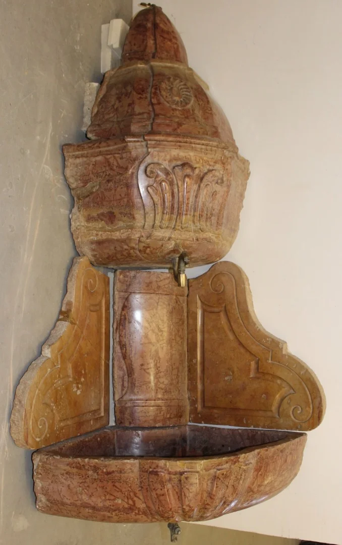 HOEKFONTEIN UIT DE LODEWIJK XIV-PERIODE
