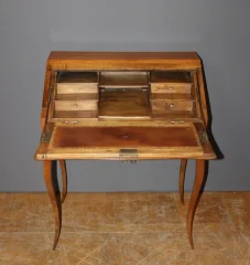 LOUIS XV PERIOD SLOPE TOP DESK