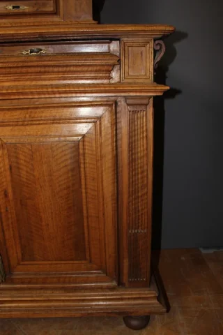 Buffet à Retrait Louis XIII En Noyer  Fin XVII Siècle