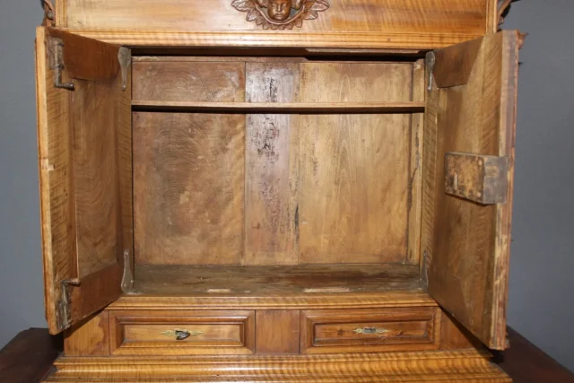 Buffet à Retrait Louis XIII En Noyer  Fin XVII Siècle