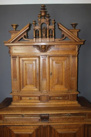 Buffet à Retrait Louis XIII En Noyer  Fin XVII Siècle