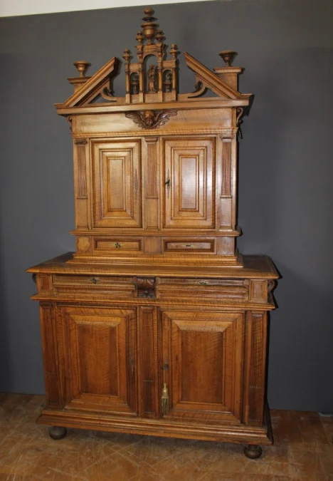 Buffet à Retrait Louis XIII En Noyer  Fin XVII Siècle